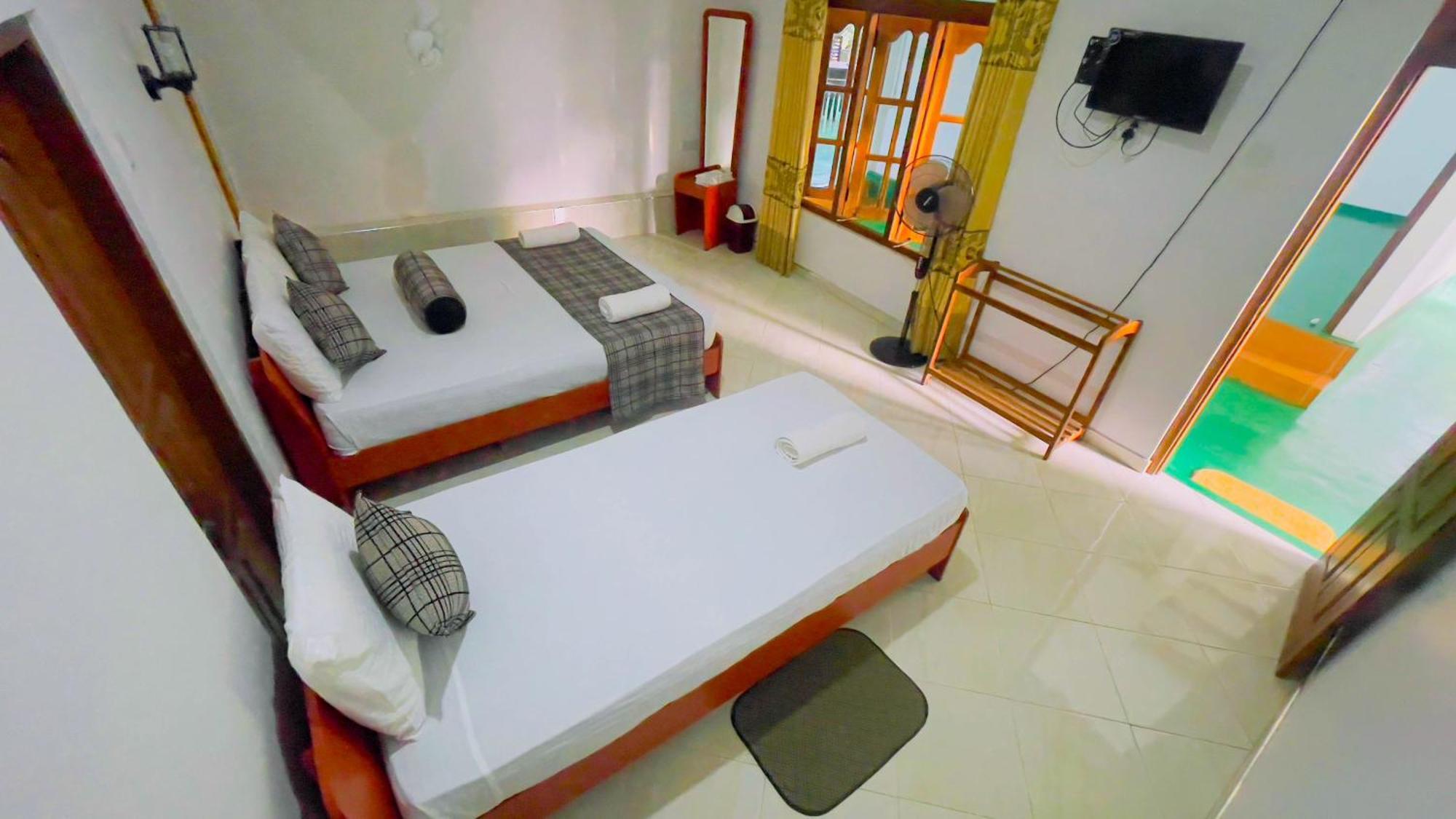 White Eagle Hotel Сігірія Екстер'єр фото