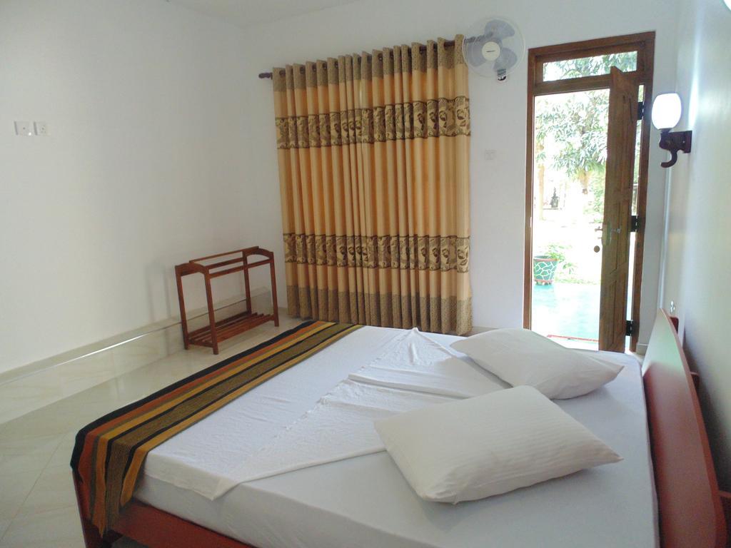 White Eagle Hotel Сігірія Номер фото